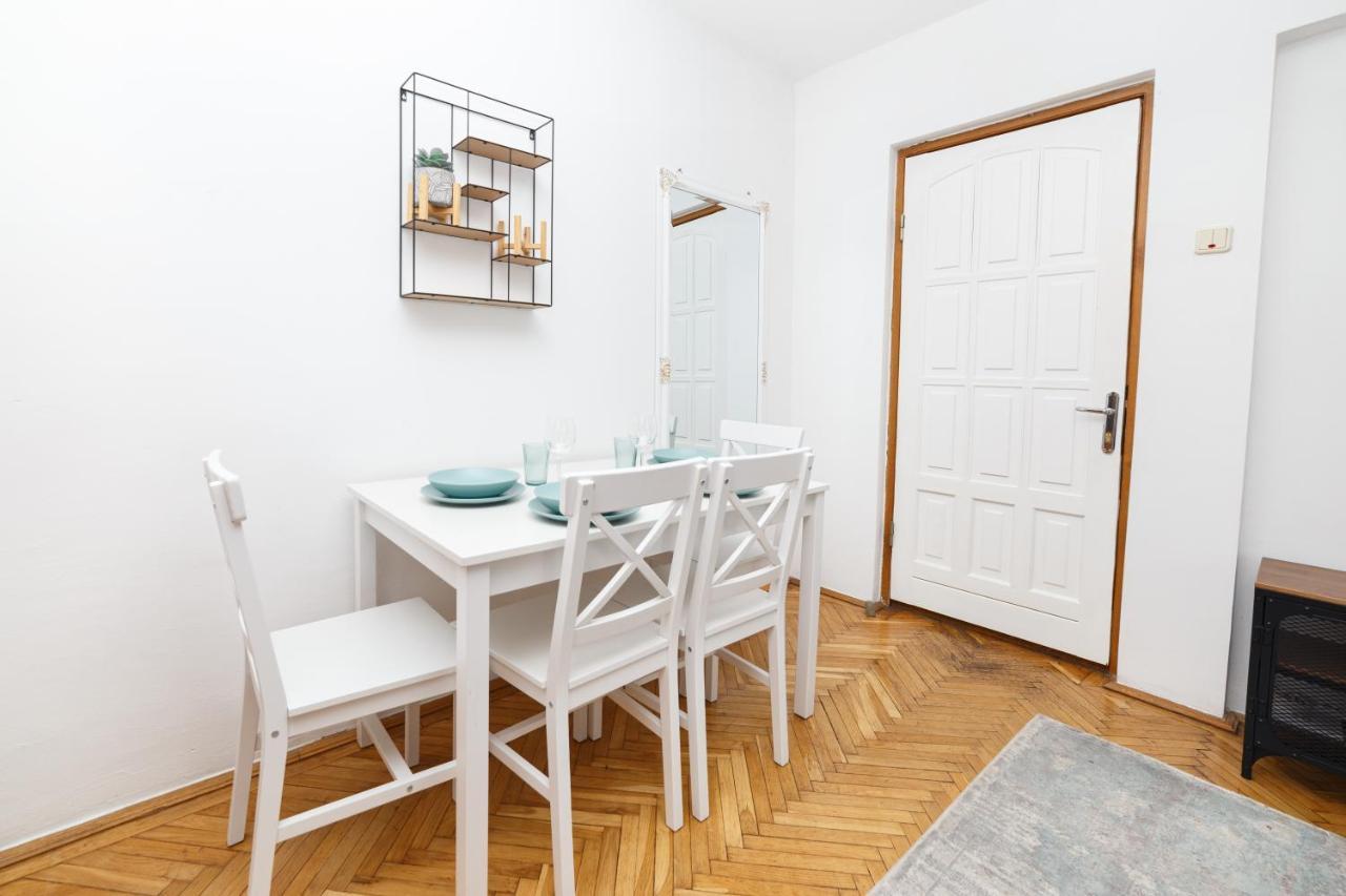 Color Ap Calea Victoriei 12C Apartment บูคาเรสต์ ภายนอก รูปภาพ